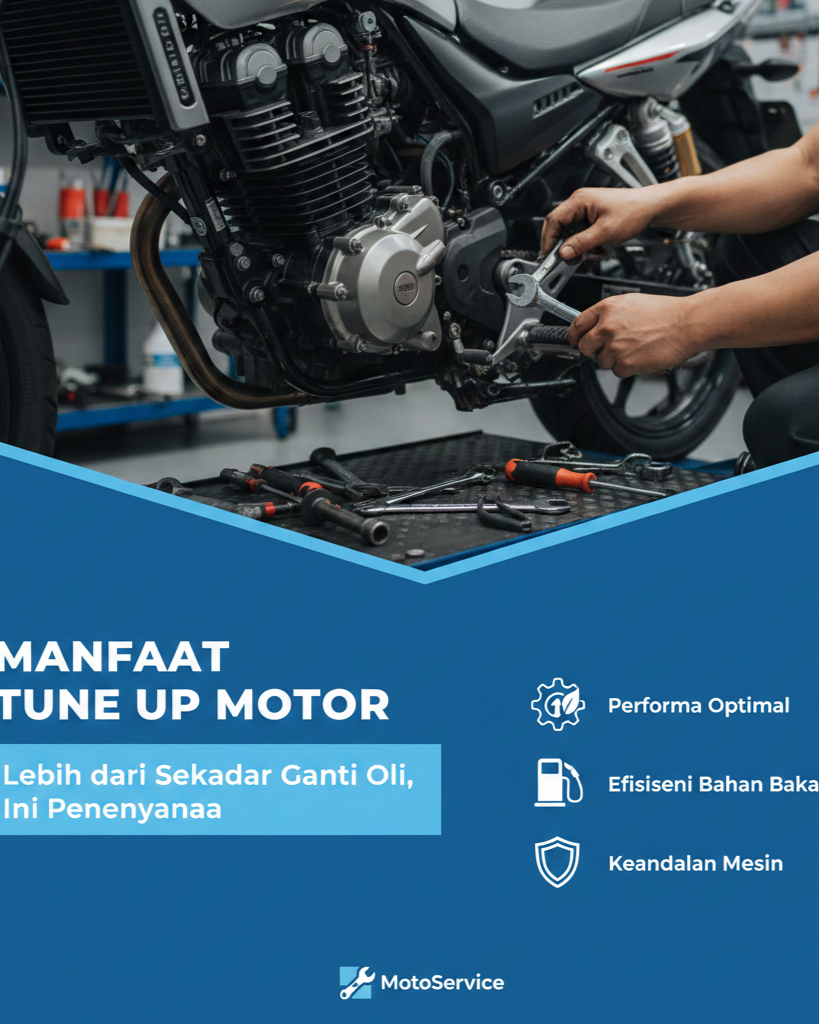 Mekanik melakukan tune up motor Honda di bengkel resmi AHASS