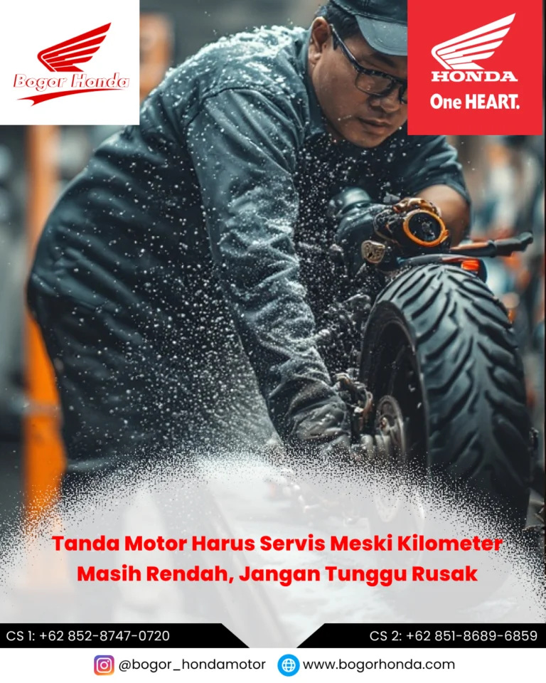 Teknisi bengkel resmi Honda memeriksa kondisi motor meski kilometer rendah – bogorhonda.com
