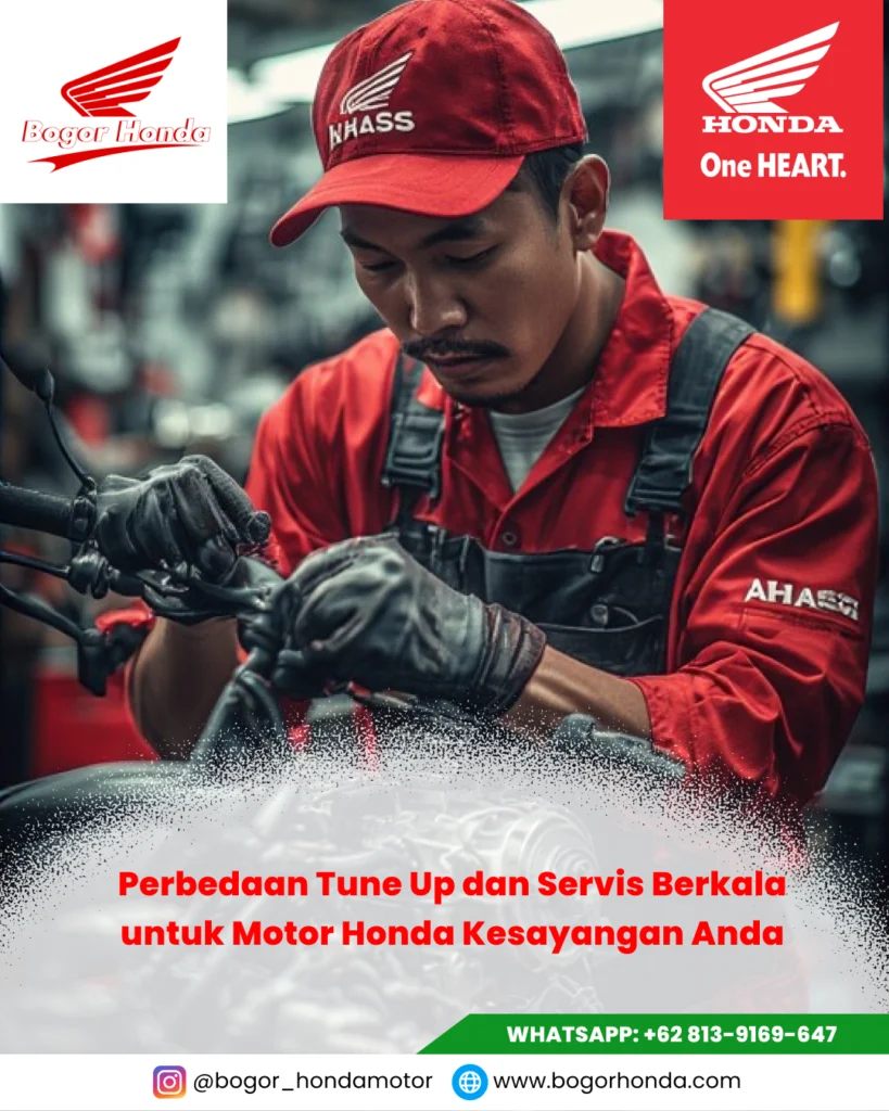 Mekanik AHASS sedang melakukan perbedaan tune up dan servis berkala pada motor Honda Vario.